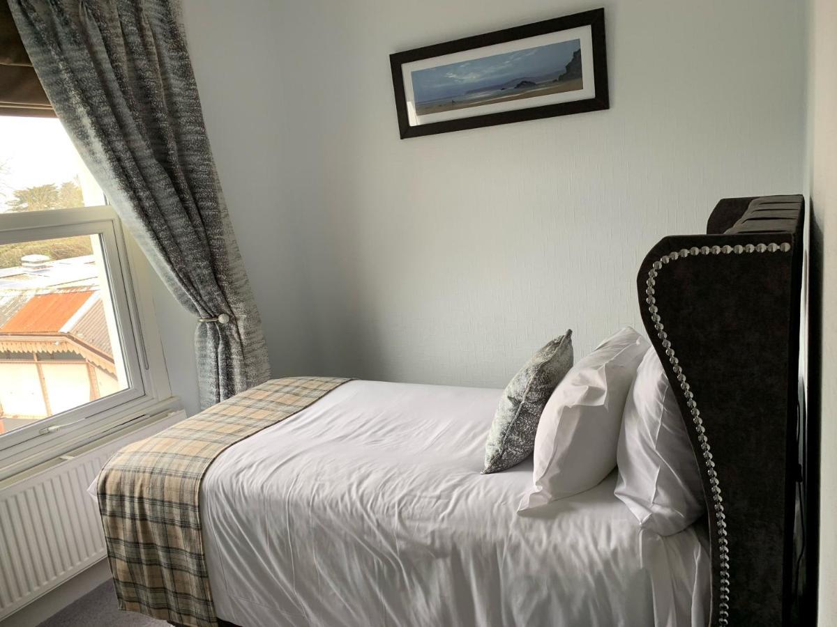 The Station Guest House Galmpton Bagian luar foto