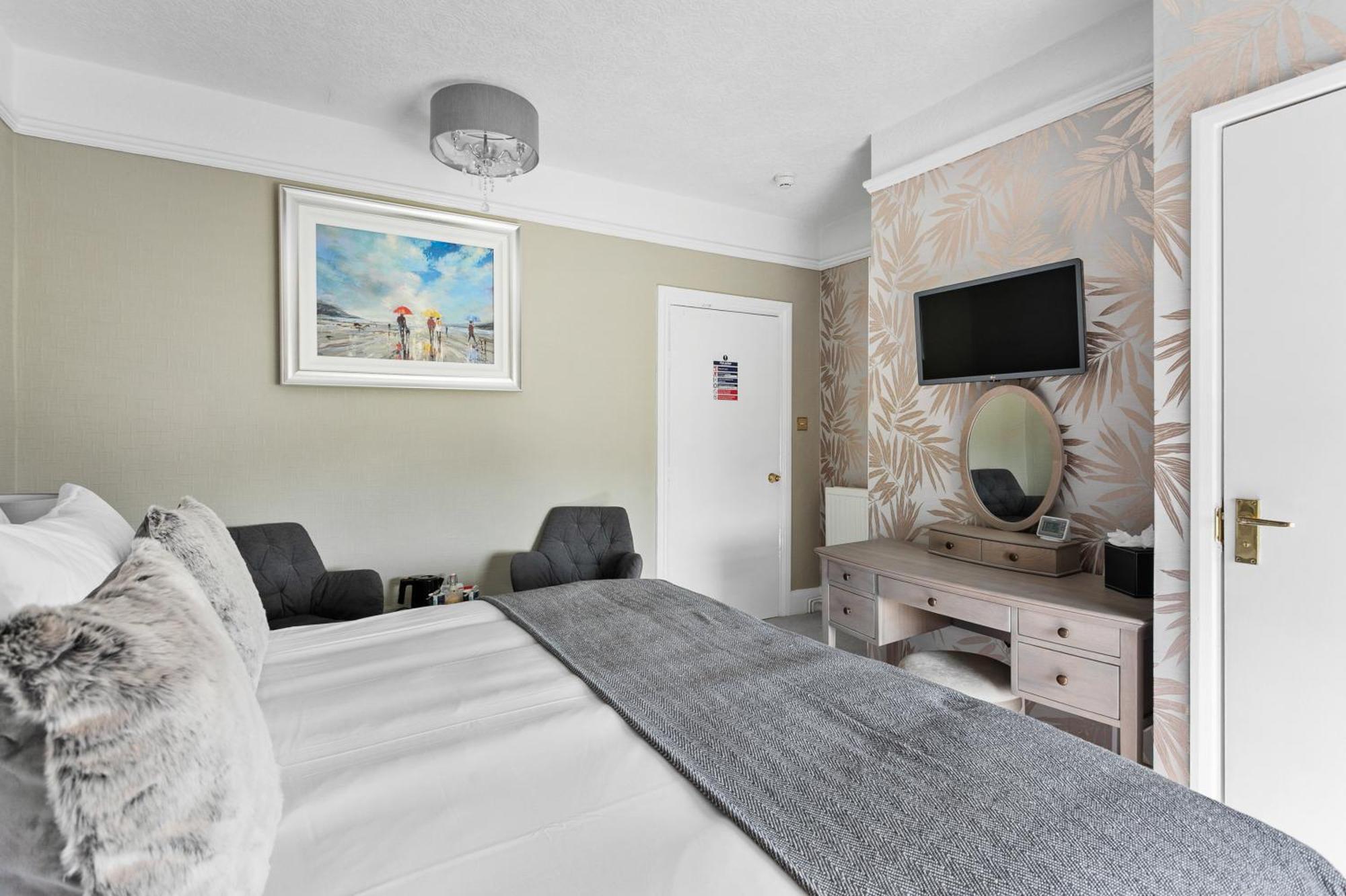 The Station Guest House Galmpton Bagian luar foto