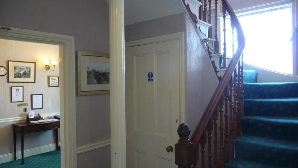 The Station Guest House Galmpton Bagian luar foto